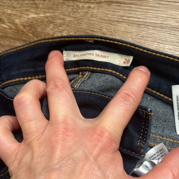 Levi's - Picture 2 of 3